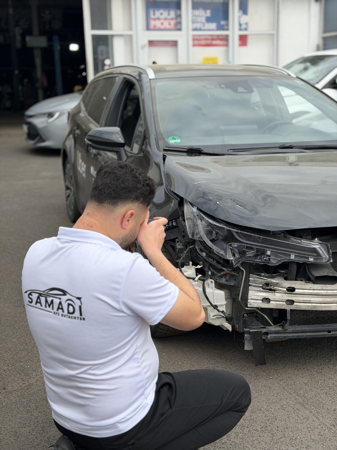 Detaillierte Schadeninspektion am Fahrzeug